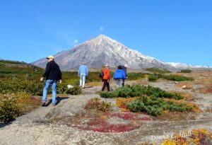 hikers-nalychevo-nature-park-siberia