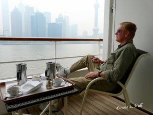 shanghai-cruise-balcony-alan