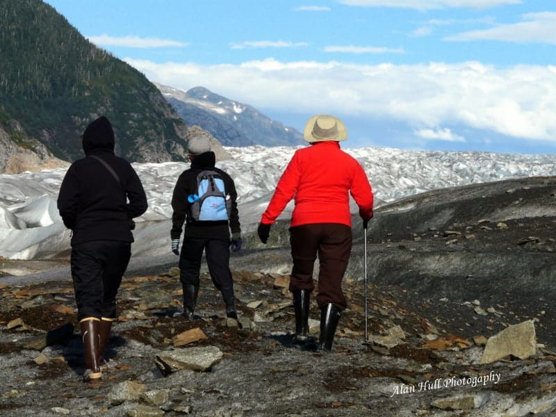 innersea-discoveries-cruise-baird-glacier-hike