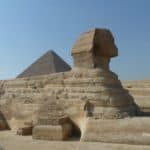 sphinx-pyramid-giza-egypt boomer-visit-giza-pyramids
