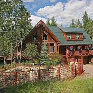 Discover a luxurious Montana getaway at Dreamcatcher Lodge in Kalispell.