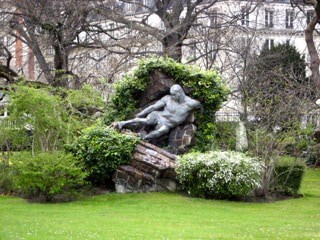 france-paris-park-statue