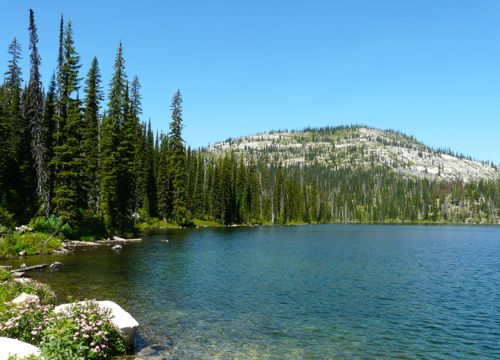 Discover off-the-beaten-path Twin Lakes