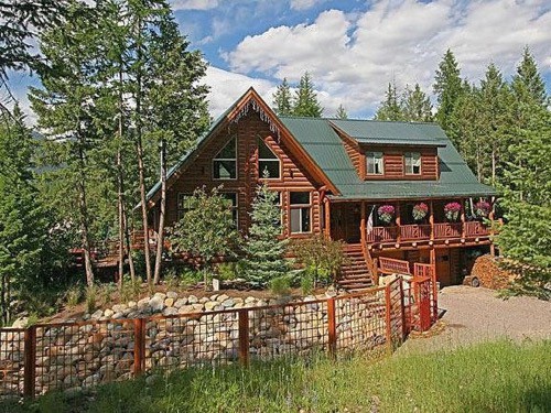 Discover a luxurious Montana getaway at Dreamcatcher Lodge in Kalispell.