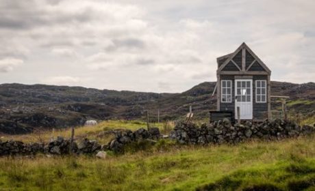 A boomer traveler shares her tiny house experience in Scotland.
