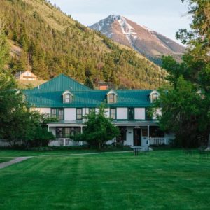 Image of mountain lodge