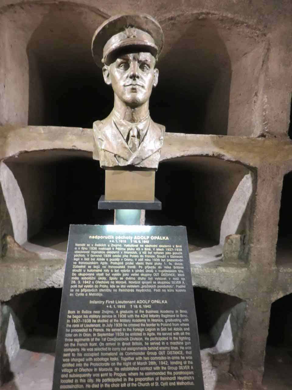 Sculpted bust of a soldier with a plague in front of it.